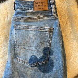 American Eagle Outfitters Disney Mom Jeans 
SZ 2 short